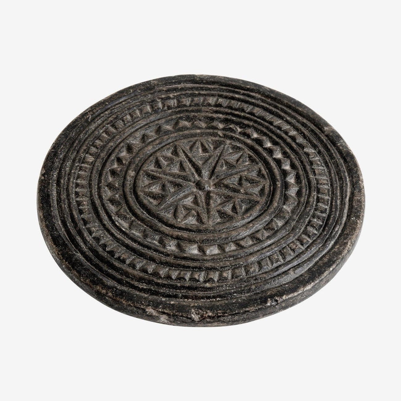 STONE runde bordskåner i stein m/mønster - mørkbrun Nordal DECO ITEMS