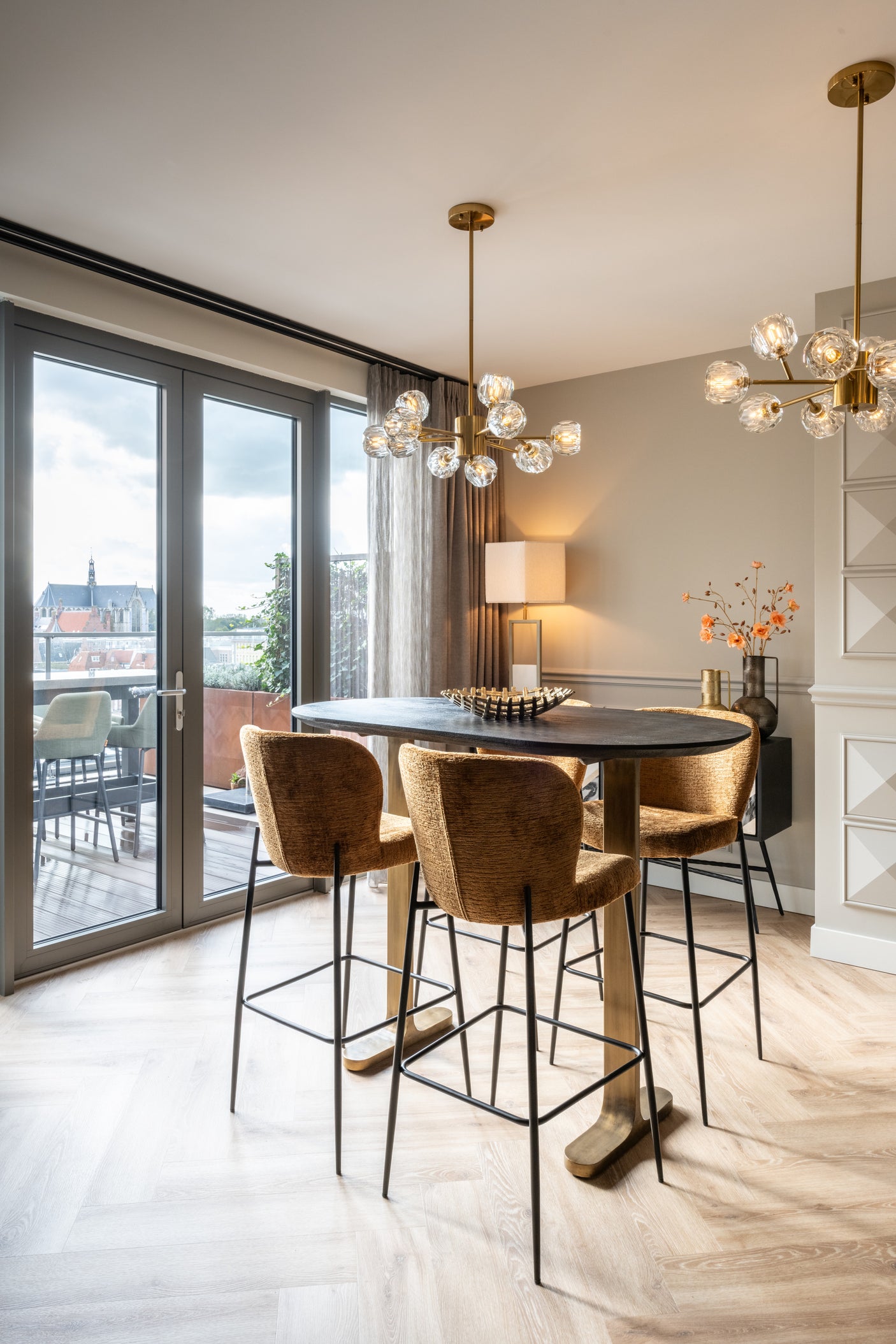 Barbord Revelin svart/gull 140 Richmond Interiors Barstol