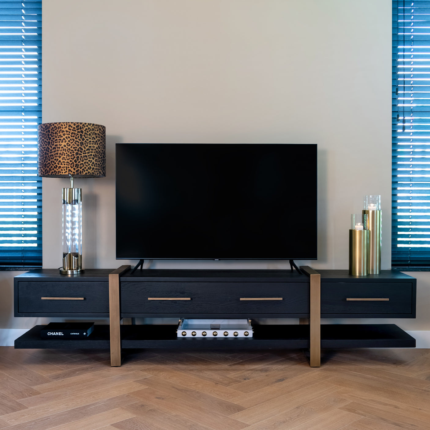TV-benk Cambon mørk kaffe Richmond Interiors TV-benk
