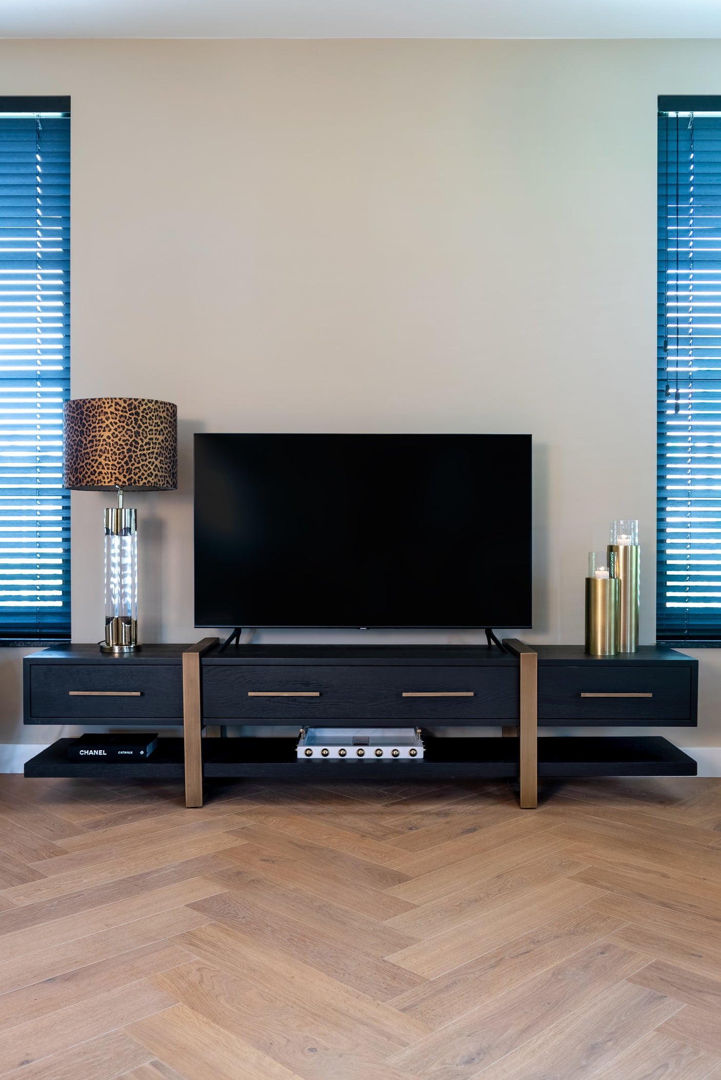TV-benk Cambon mørk kaffe Richmond Interiors TV-benk