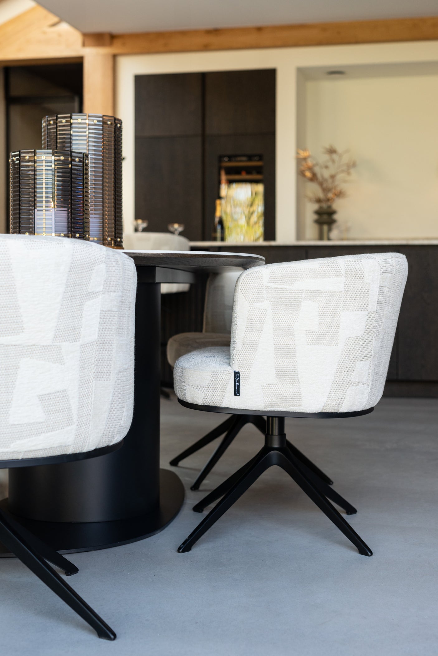 Spisestol Cheyenne beige graffic svingbar Richmond Interiors Spisestol