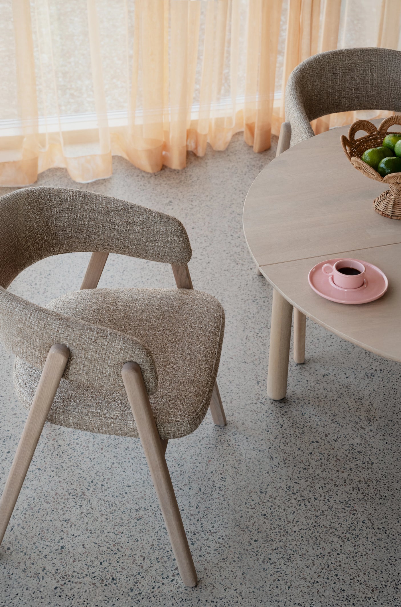 Barnaby lenestol mørk beige/whitewash Rowico Lenestol