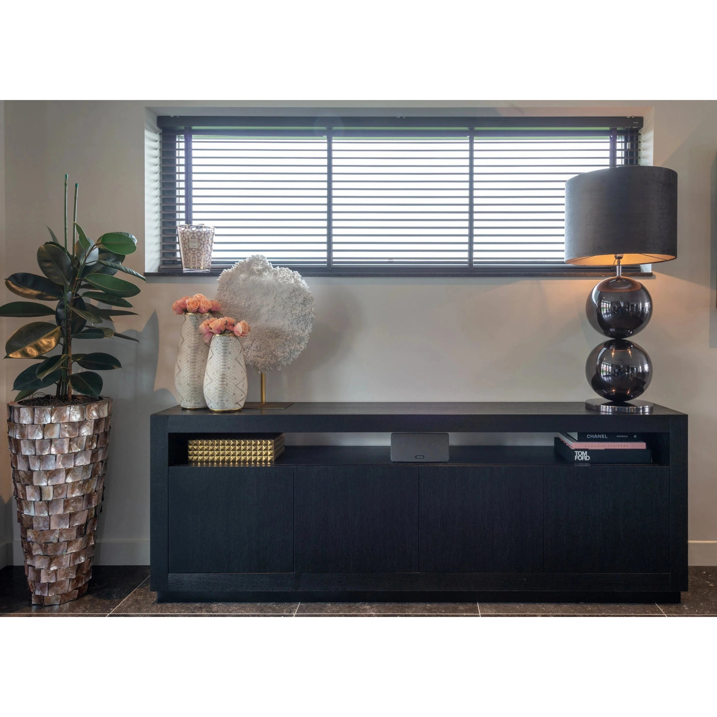Skjenk Oakura svart Richmond Interiors Skjenk