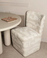 Spisestol Lorain beige grafikk på hjul Richmond Interiors Spisestol