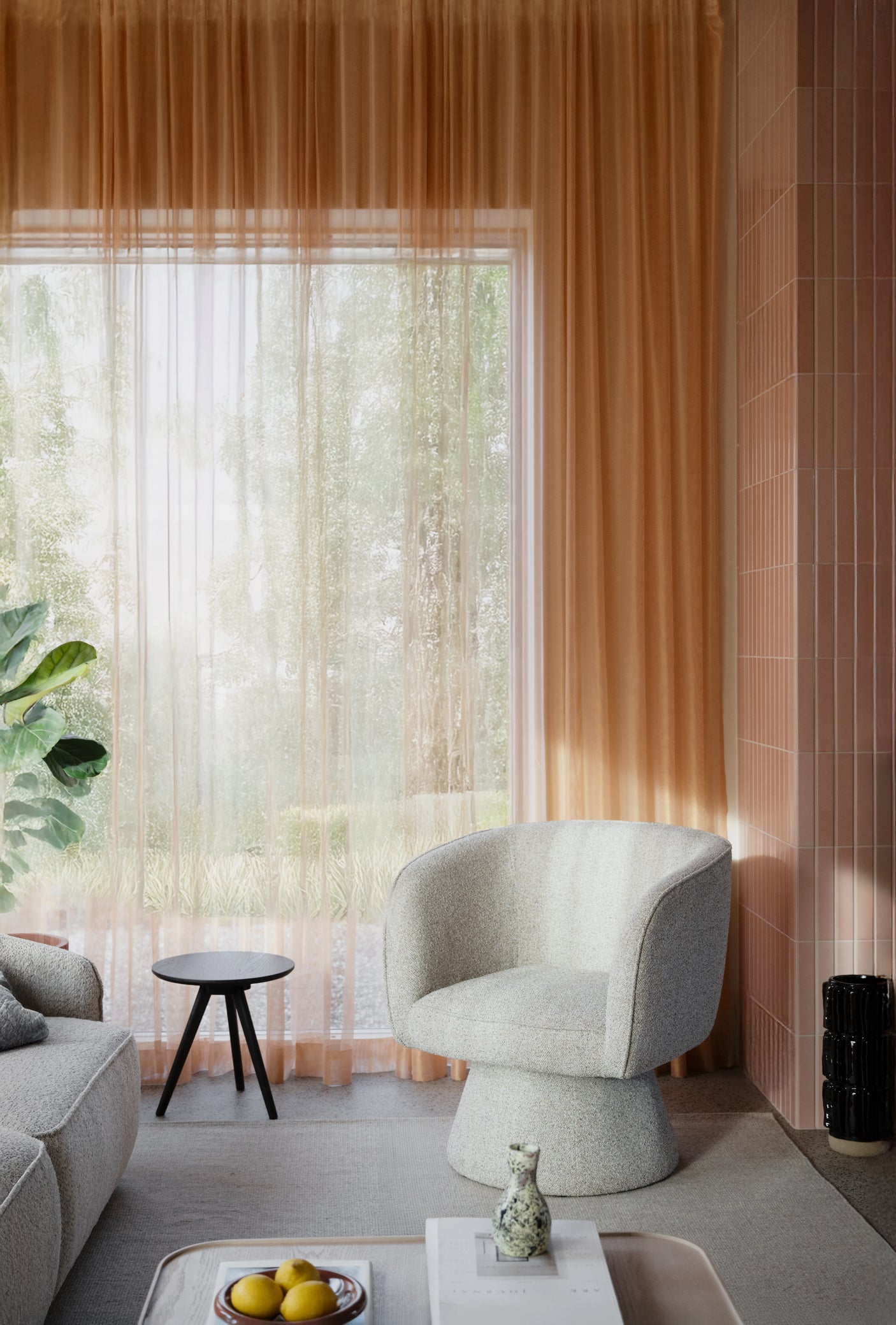 Sofa stol Shoreham i beige stoff, roterbar Rowico Sofa chairs