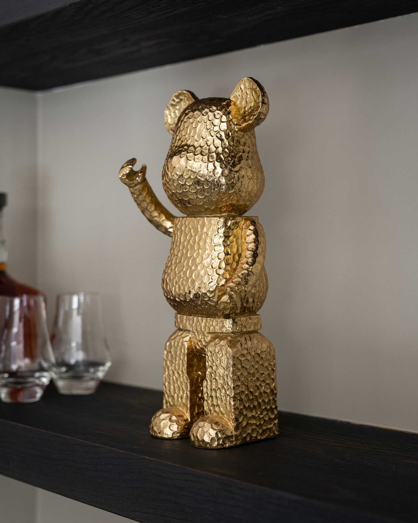 Dekorativt objekt Bear gull stående Richmond Interiors Pynteartikler