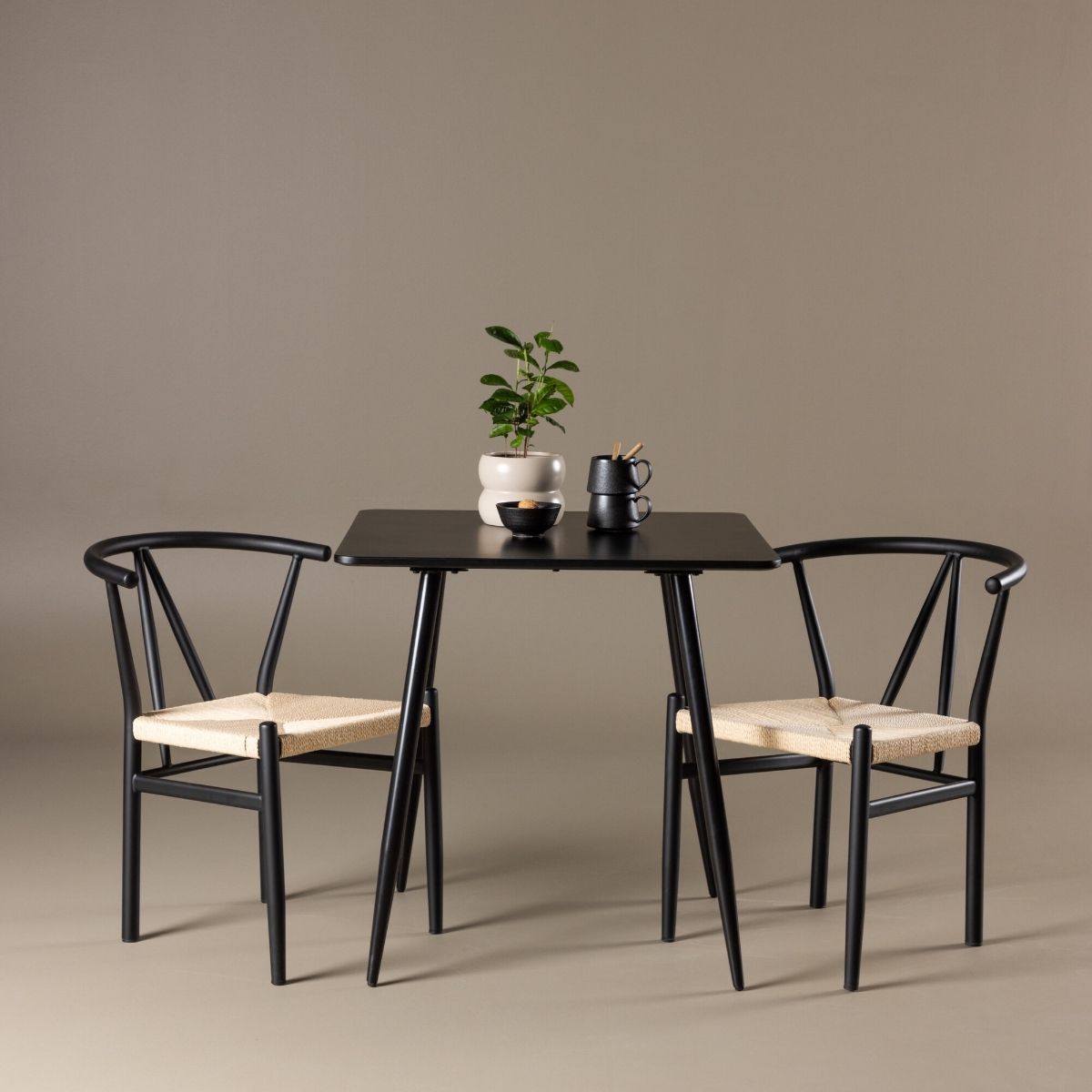 Polar Dining Table with Alfons Dining Chair Venture Design Spisegruppe