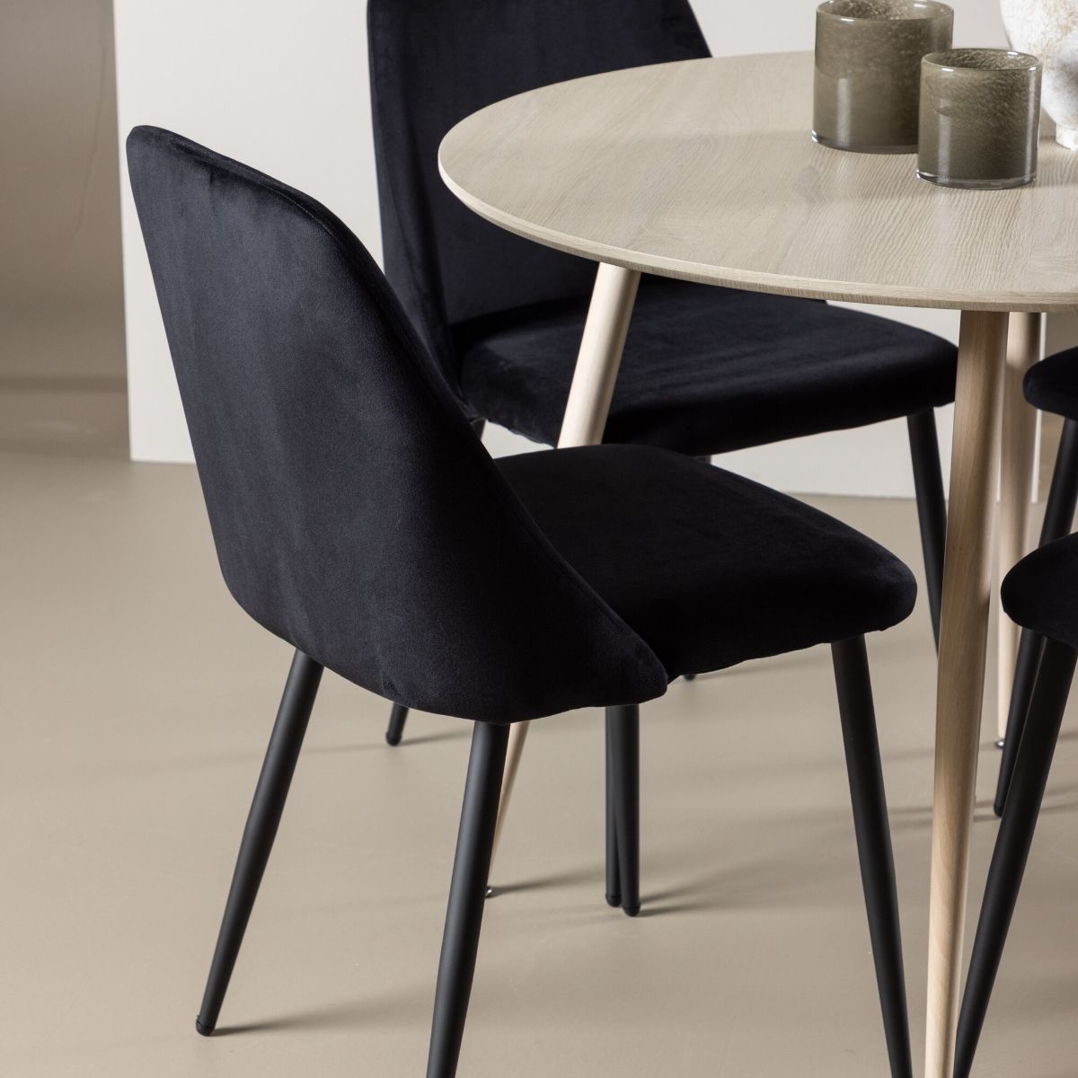 Plaza Dining Table with Night Dining Chair Venture Design Spisegruppe