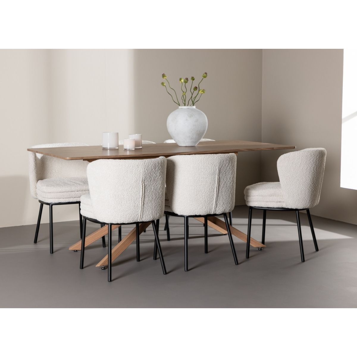 Piazza Dining Table with Agnes Dining Chair Venture Design Spisegruppe