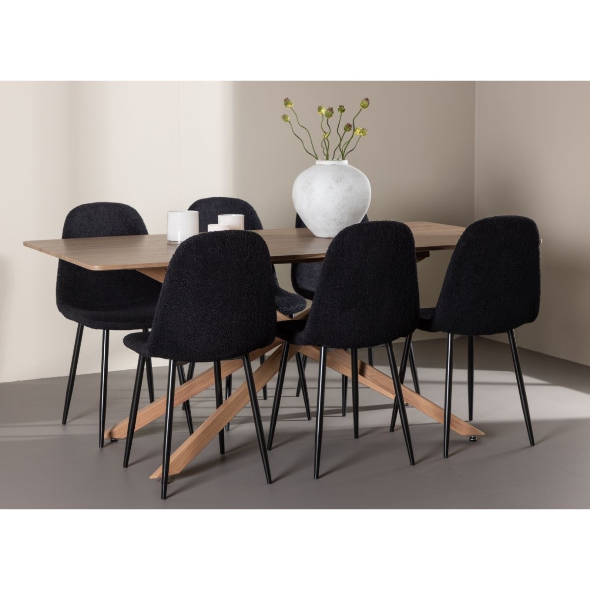Piazza Dining Table with Polar Dining Chair Venture Design Spisegruppe