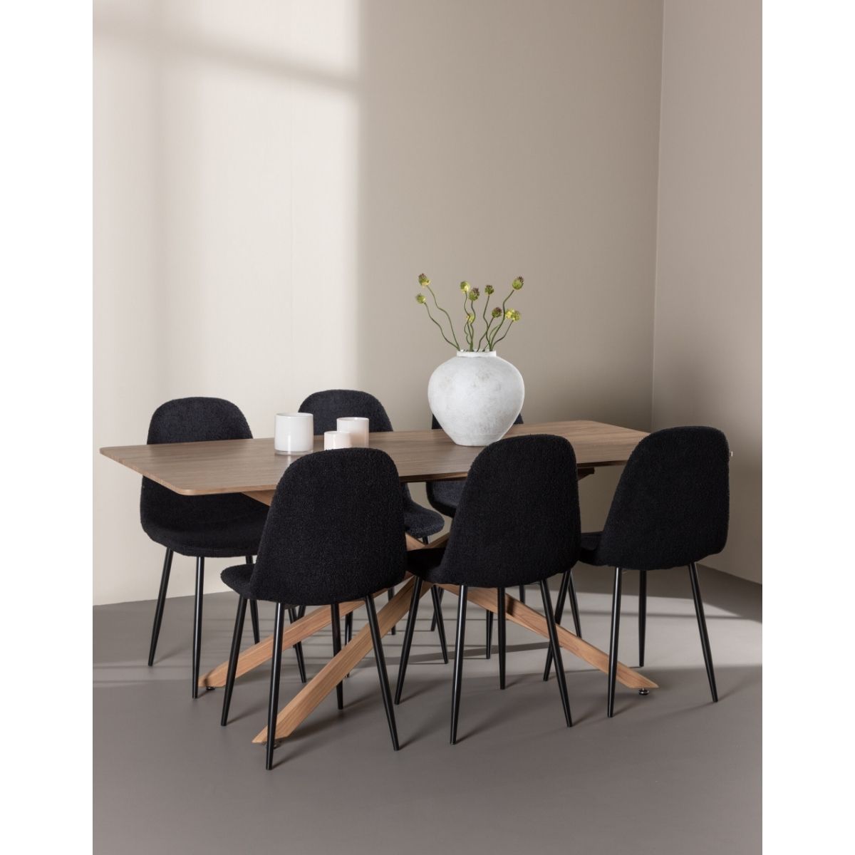 Piazza Dining Table with Polar Dining Chair Venture Design Spisegruppe