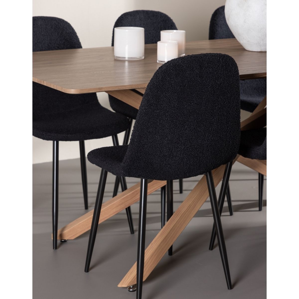 Piazza Dining Table with Polar Dining Chair Venture Design Spisegruppe
