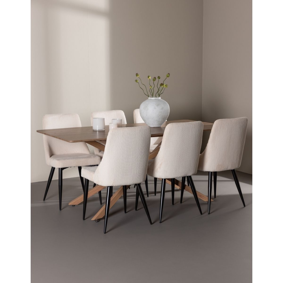 Piazza Dining Table with Leone Dining Chair Venture Design Spisegruppe