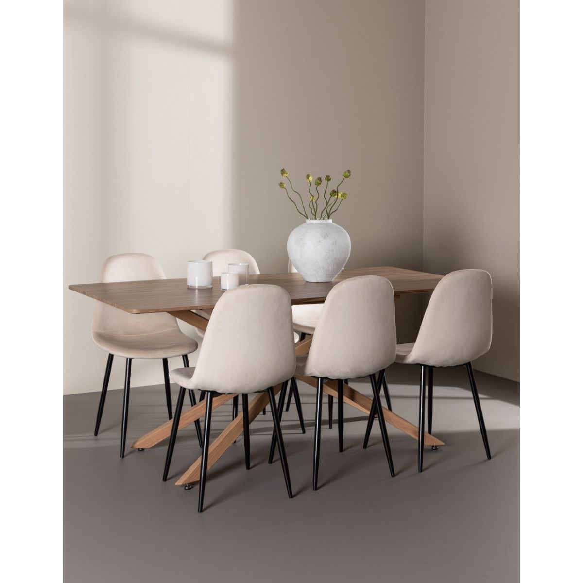 Piazza Dining Table with Polar Dining Chair Venture Design Spisegruppe