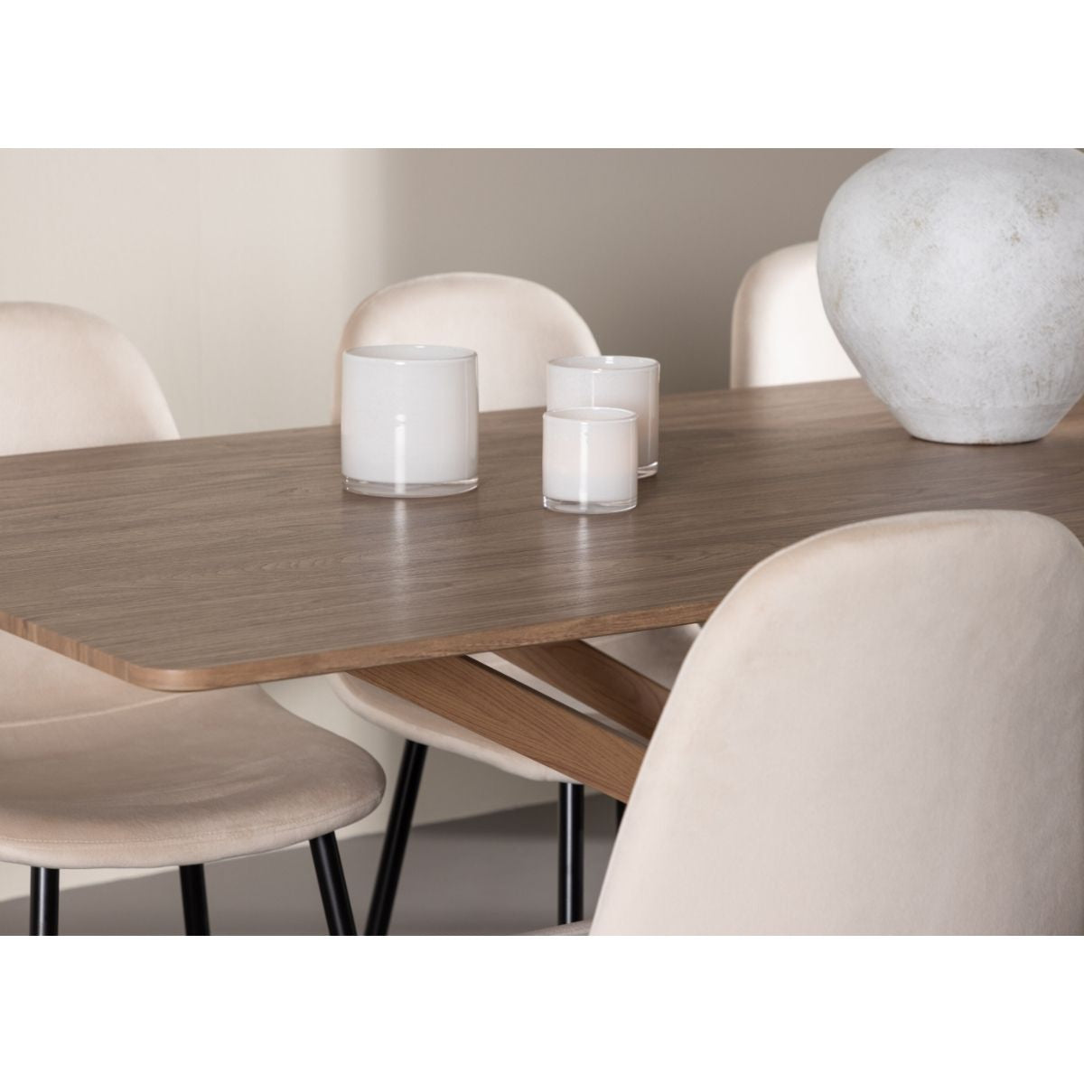 Piazza Dining Table with Polar Dining Chair Venture Design Spisegruppe