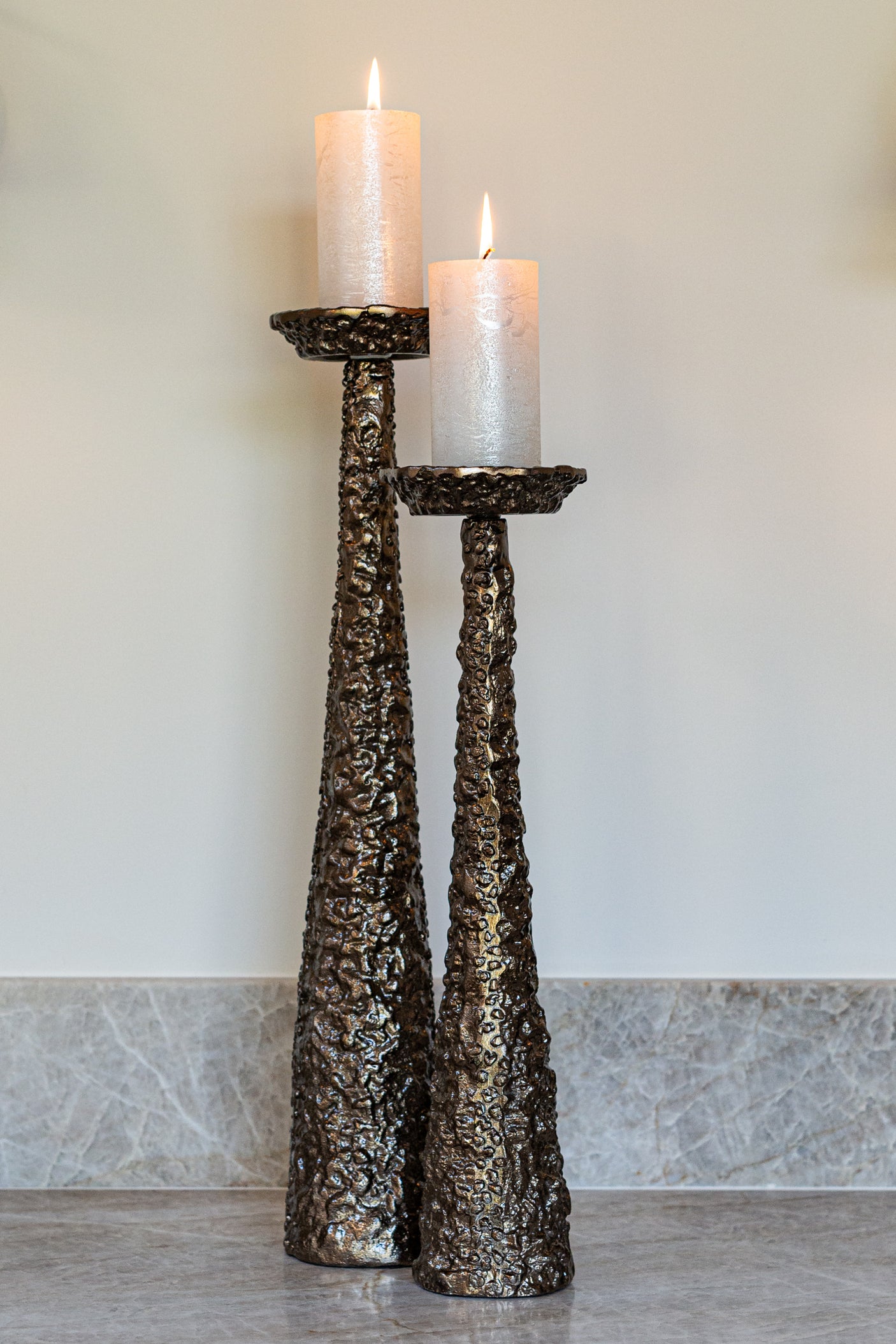Lysestake Moan børstet gull stor Richmond Interiors Lysestake