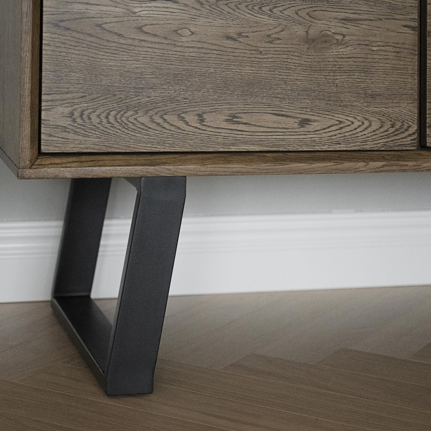 Melville sidebord Rowico skjenk