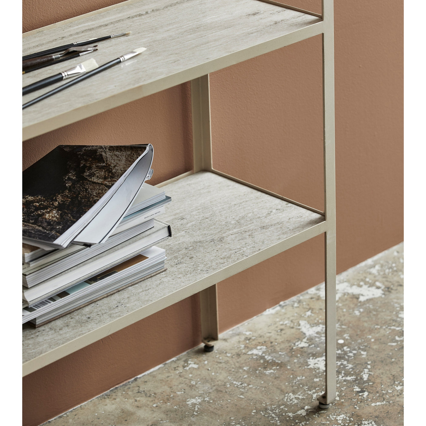 JUNGO reol i jern og marmor - 180x75 cm - sand Nordal CABINETS