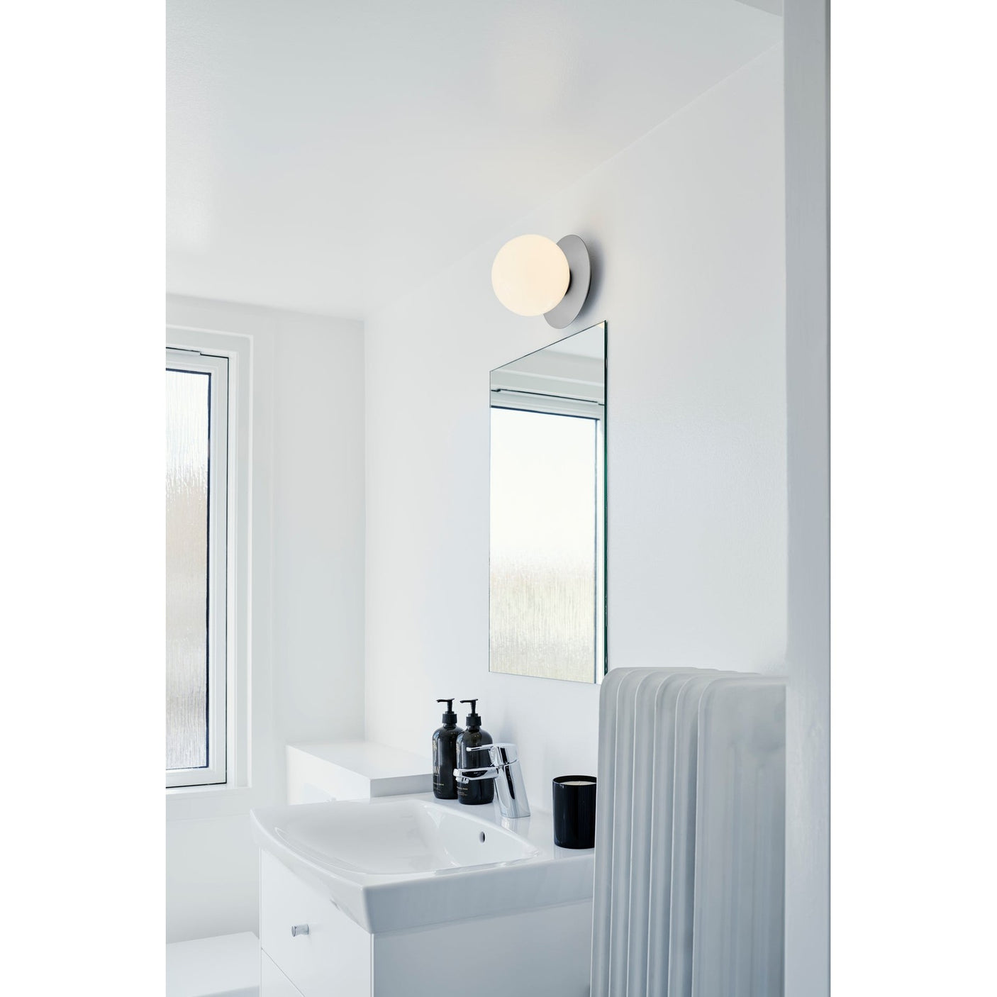 Liila 1 Medium Nuura Taklampe