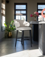 Barstol Indigo hvit bouclé Richmond Interiors Barstol