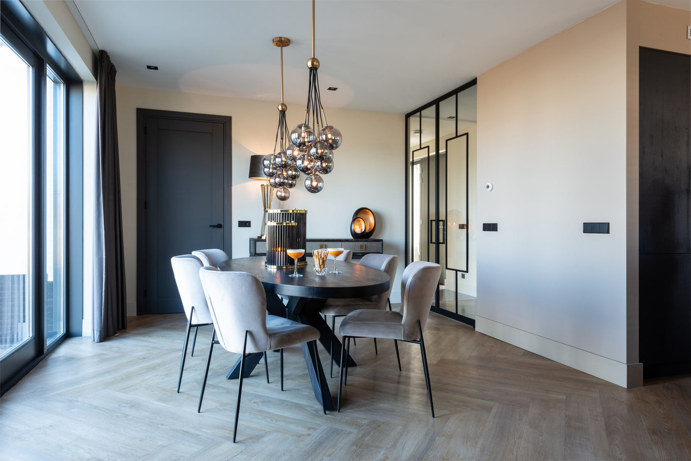 Spisestol Darby i khakifarget fløyel, Richmond Interiors Spisestol