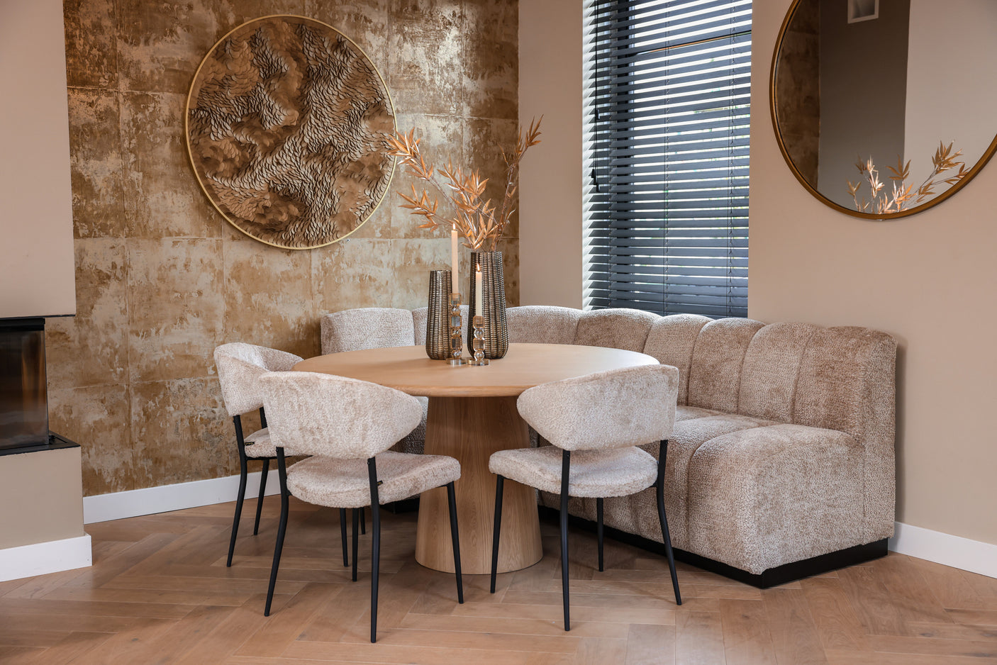 Spisebenk Hillpark nydelig beige avrundet hjørne Richmond Interiors Benk