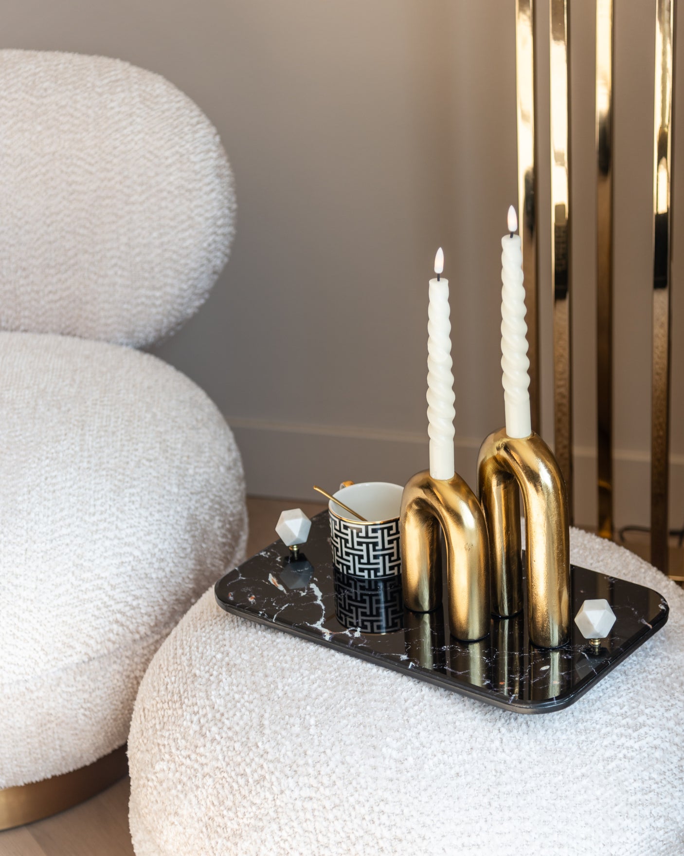 Lenestol Jace nydelig kremfarget, svingbar Richmond Interiors Lenestol