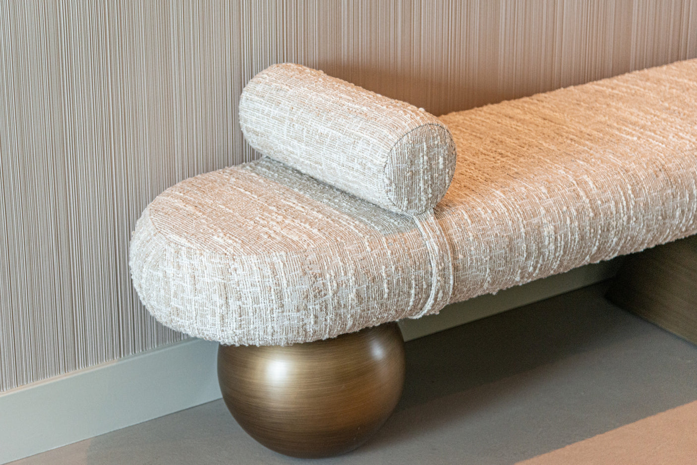 Bench Alexander Jones beige angora Geneva Richmond Interiors Benk