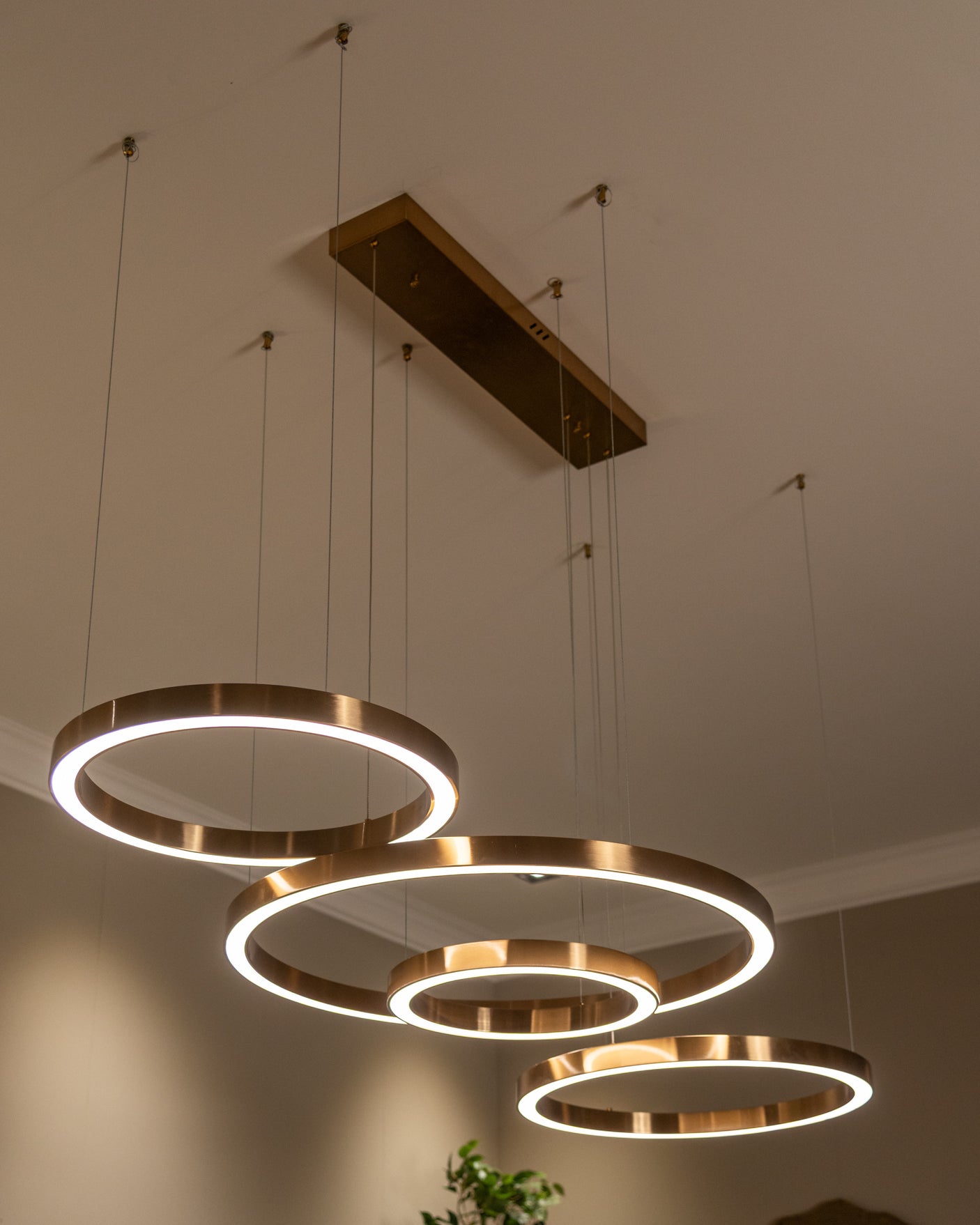 Lysekrone Lilou børstet gull Richmond Interiors Taklampe