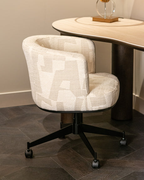 Spisestol Rochenne beige grafisk svingbar på hjul Richmond Interiors Spisestol
