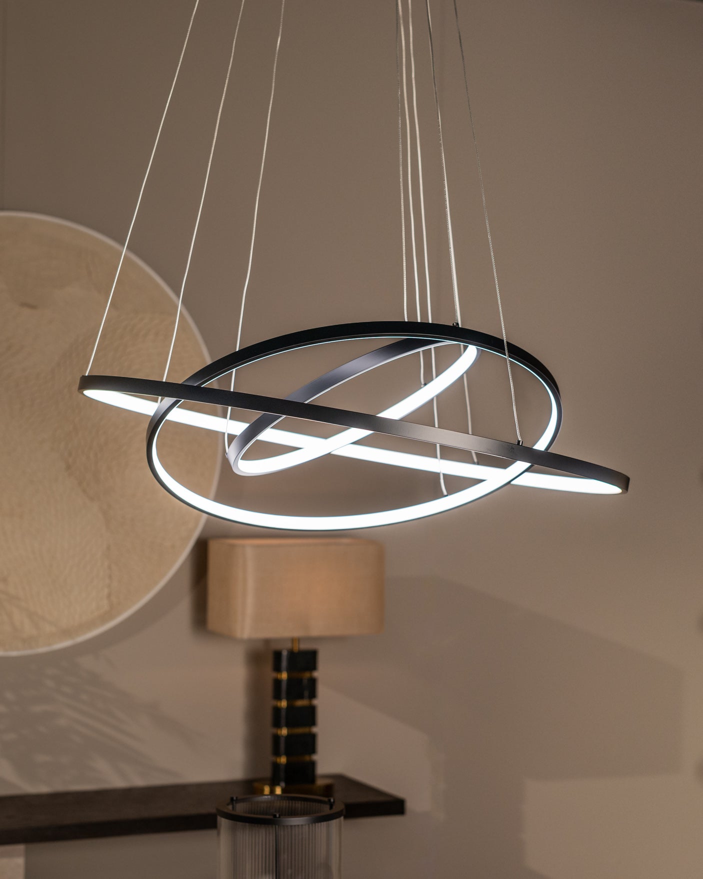 Lysekrone Amira svart Richmond Interiors Taklampe