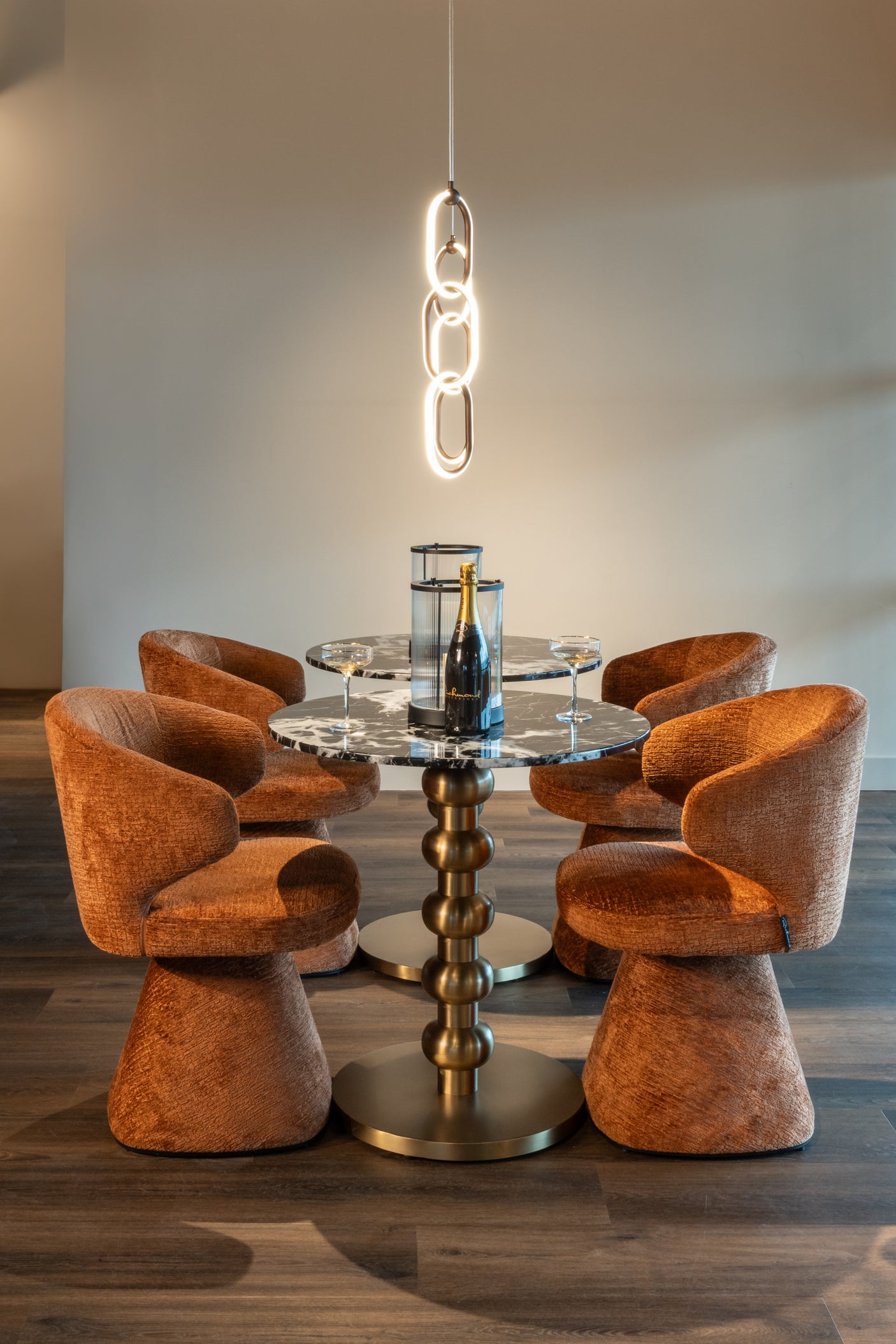 Bistrobord Witlox svart/gull 75Ø Richmond Interiors Bordlampe