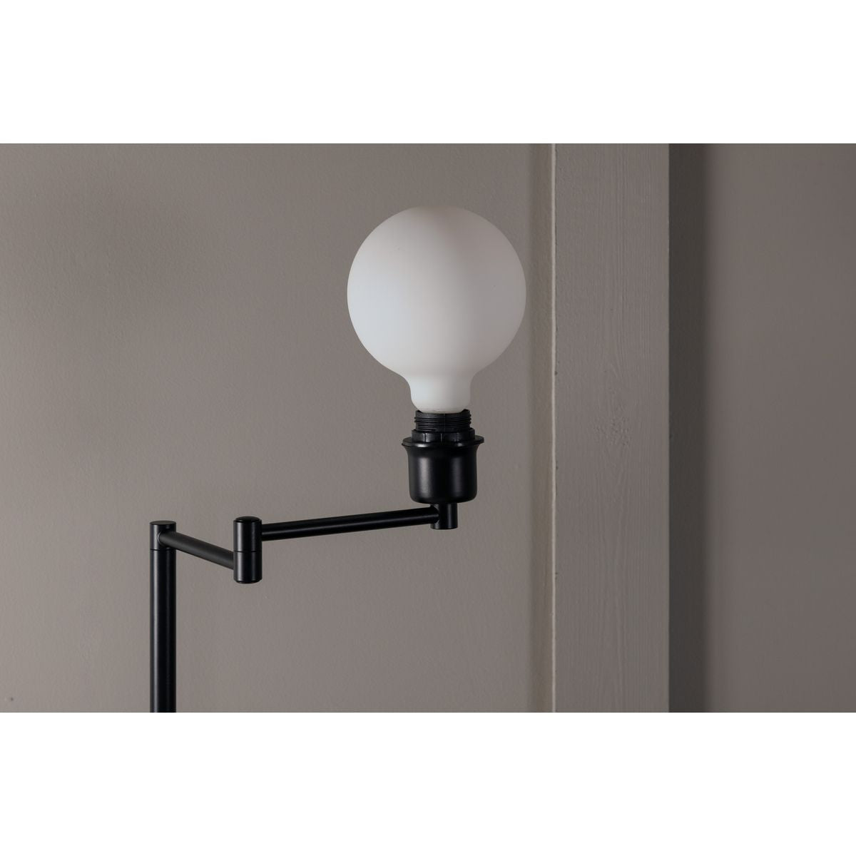 Virro Lighting Venture Design Gulvlampe