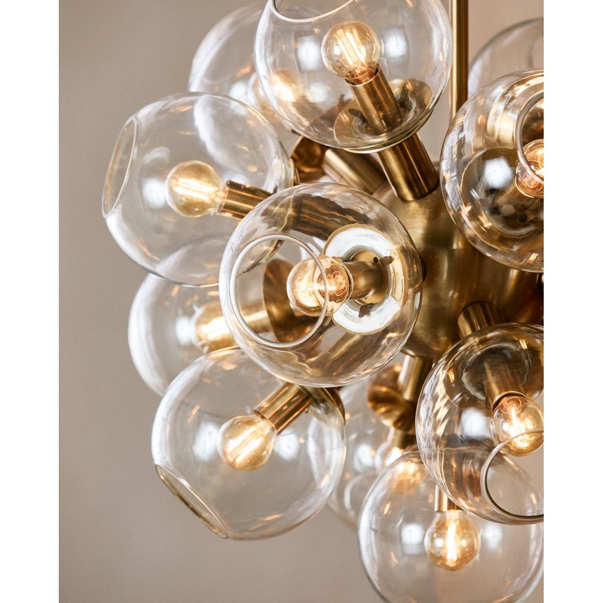 ATOMIC pendel i glass til 17 pærer - ø57 cm - gull finish Nordal HANG LAMPS