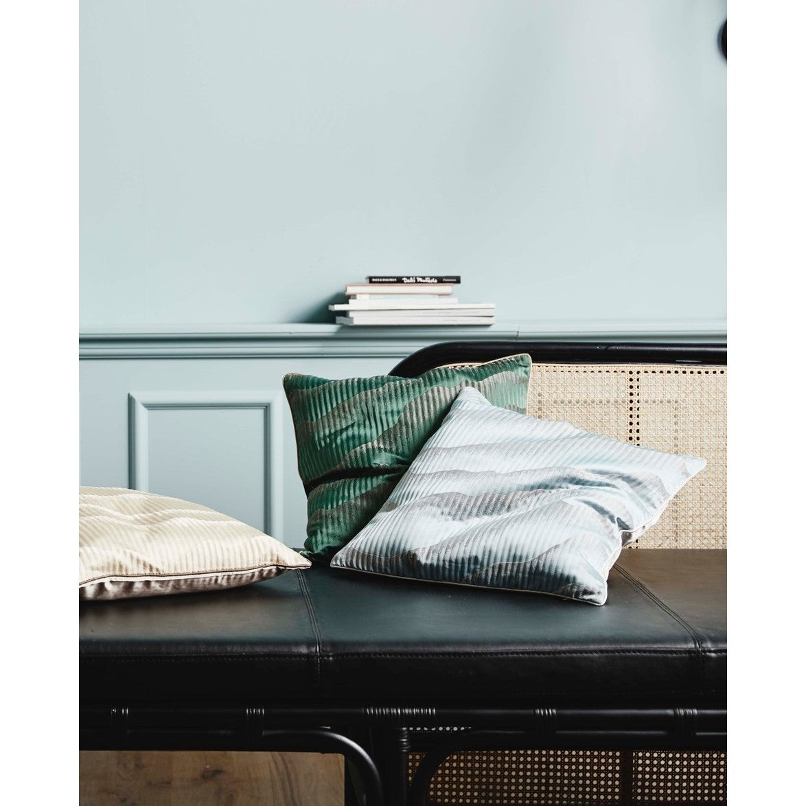 AVIOR-putetøy i satin - 45x45 - lysblå/grå Nordal PILLOWS