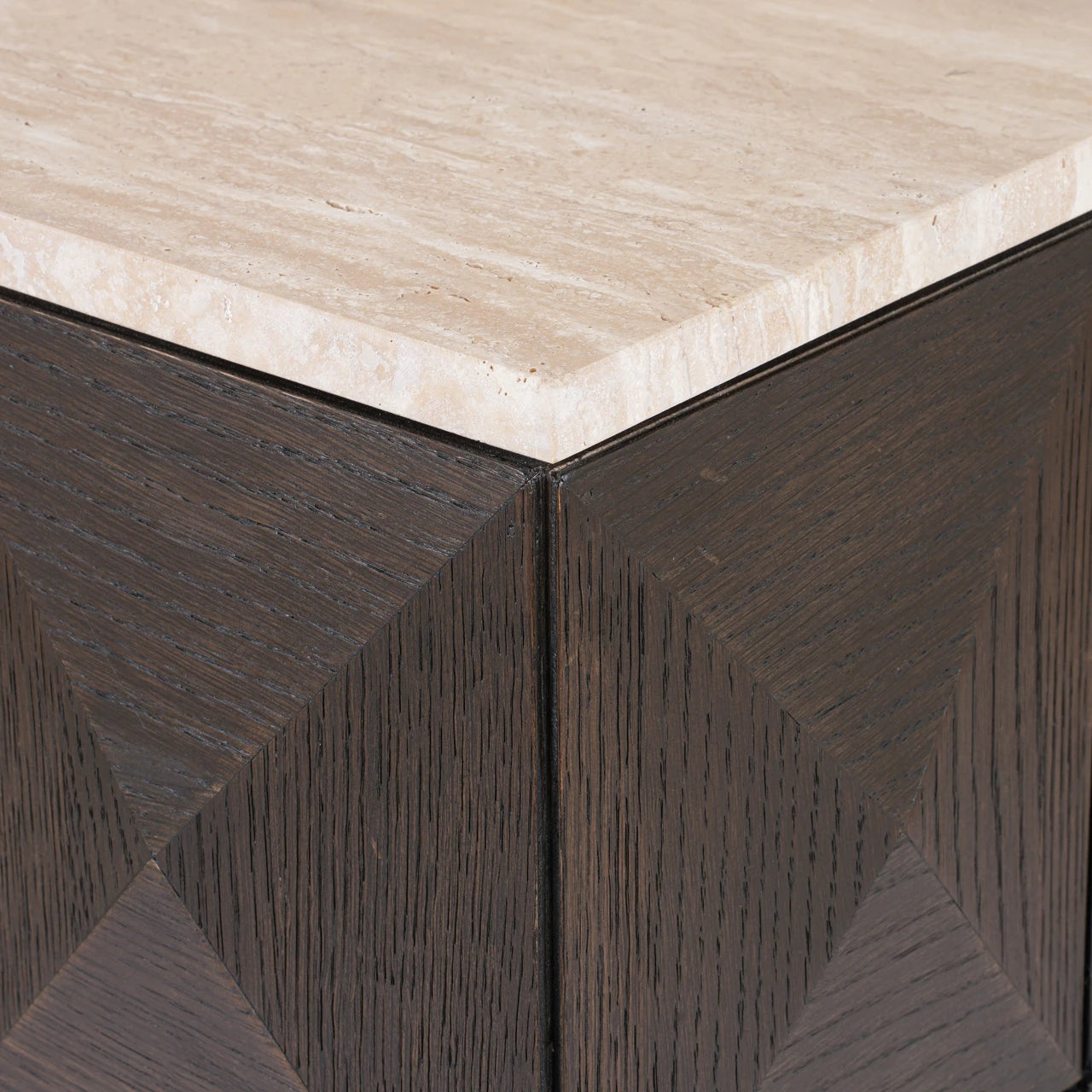Kolonne Claremont brun Richmond Interiors Skap