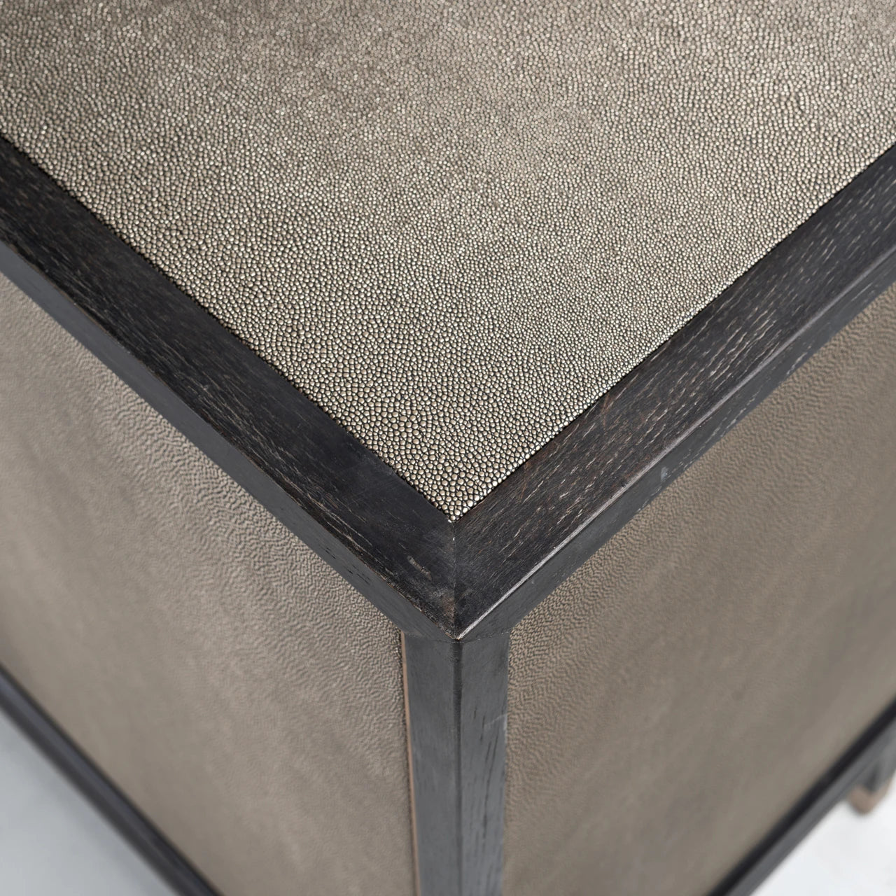 Sideboard Bloomville messing shagreen Richmond Interiors Skjenk
