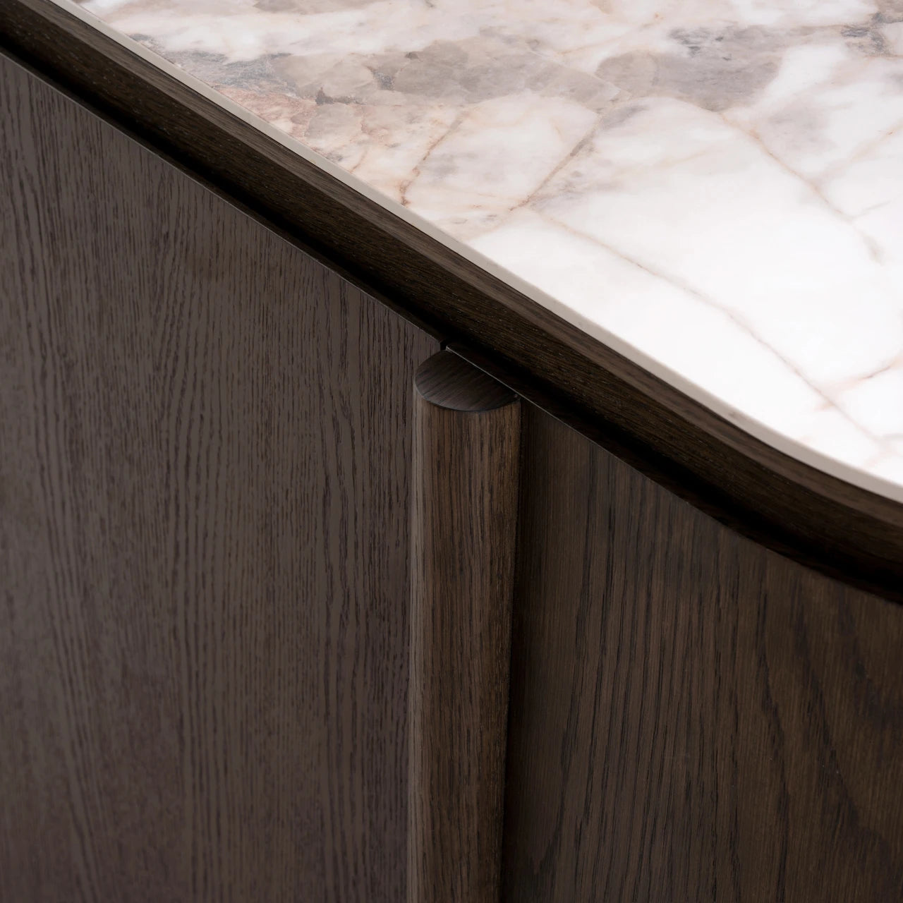 Sideboard Langford brun med 3 dører Richmond Interiors Skjenk