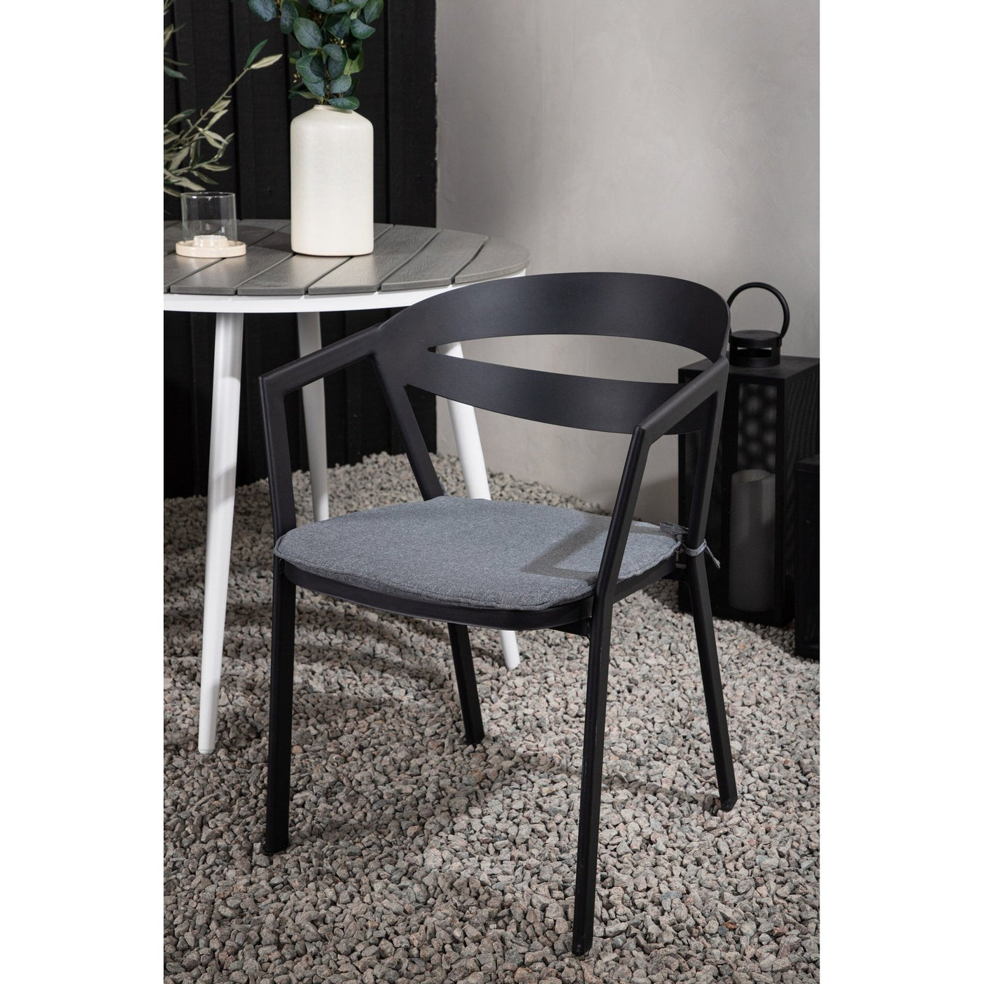 Break Spisebord Rundt 90ø + Slit spisestoler inkl. Putetrekk Venture Design Spisegruppe