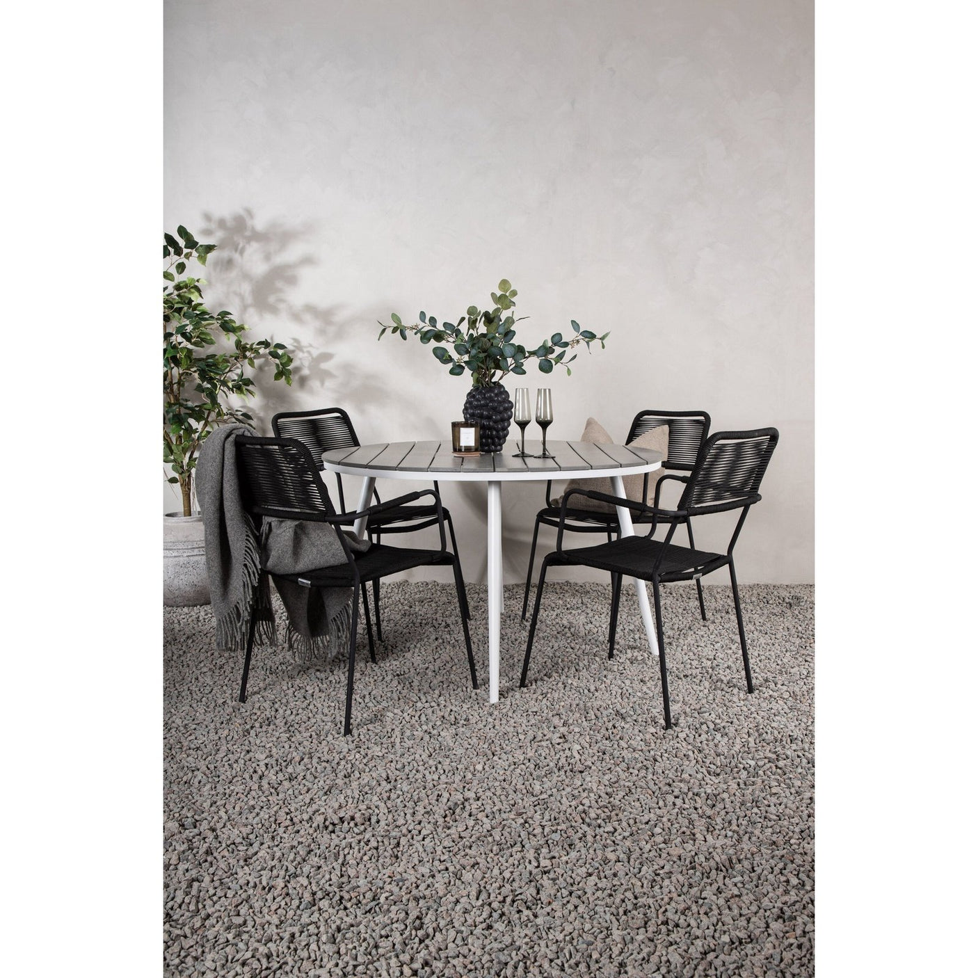 Pause Spisebord Rundt 120ø + Lindos Lenestol Venture Design Spisegruppe