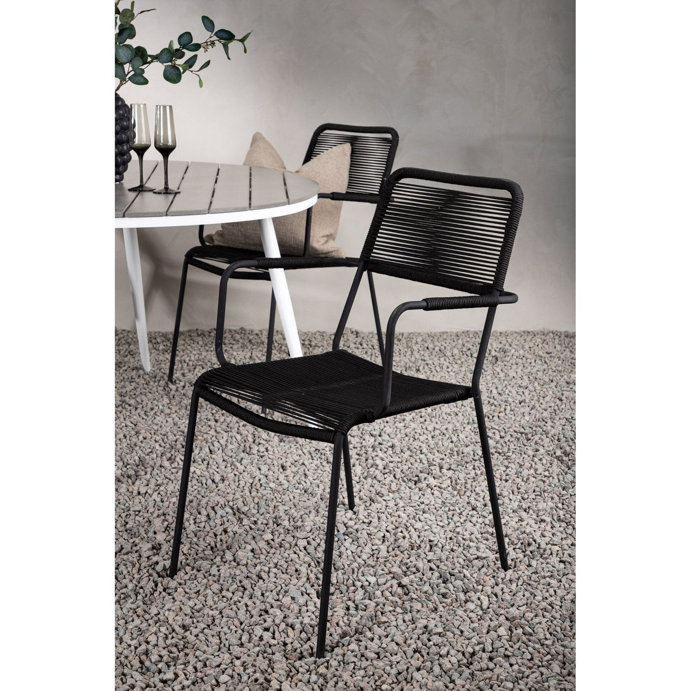 Pause Spisebord Rundt 120ø + Lindos Lenestol Venture Design Spisegruppe
