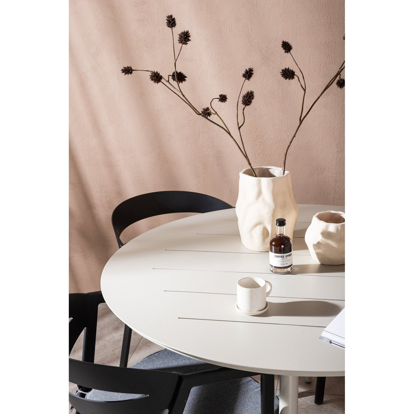 Lina Spisebord Rundt 120 cm + Spalte spisestoler inkl. Puter Venture Design Spisegruppe