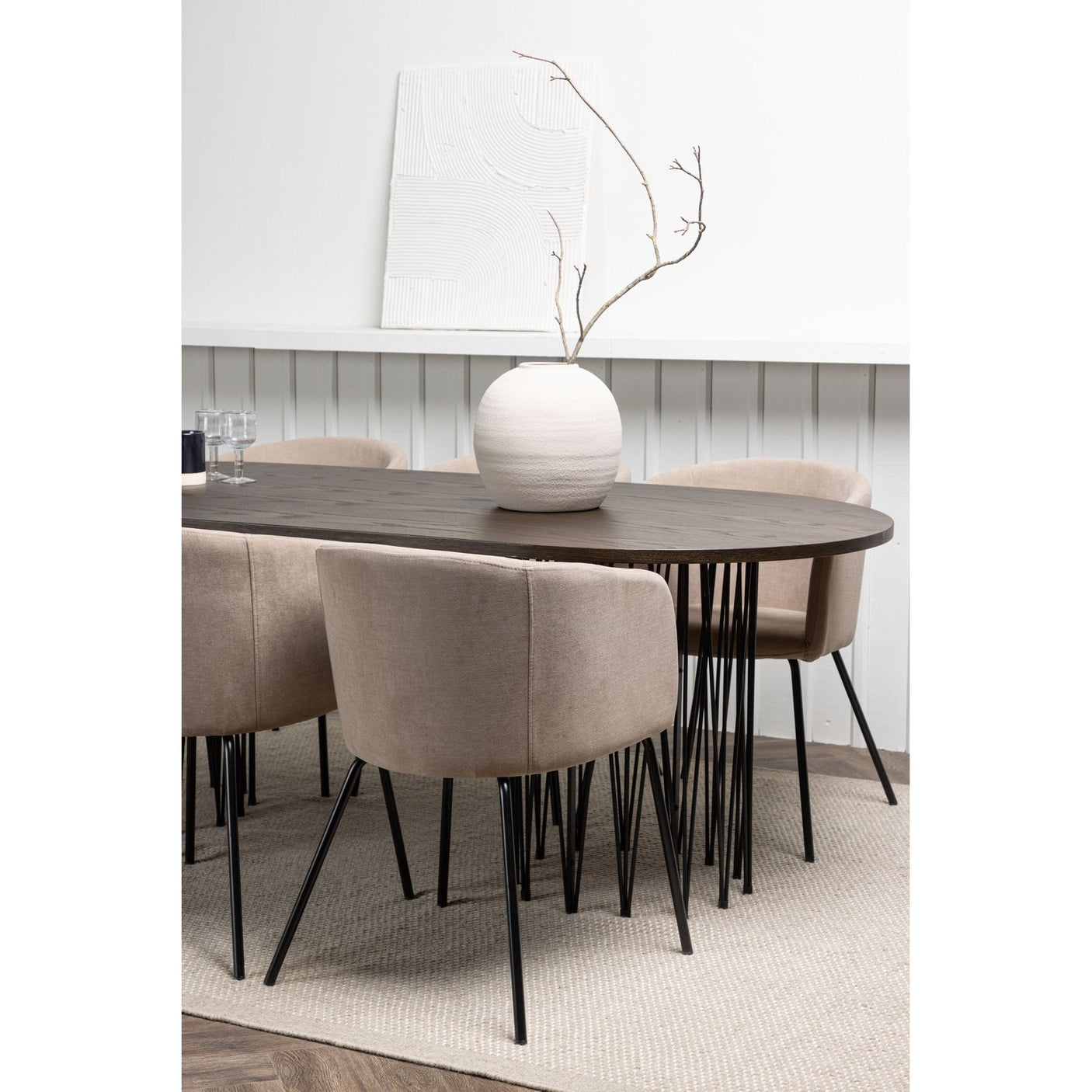 Stone ovalt spisebord + Berit stol Venture Design Spisegruppe