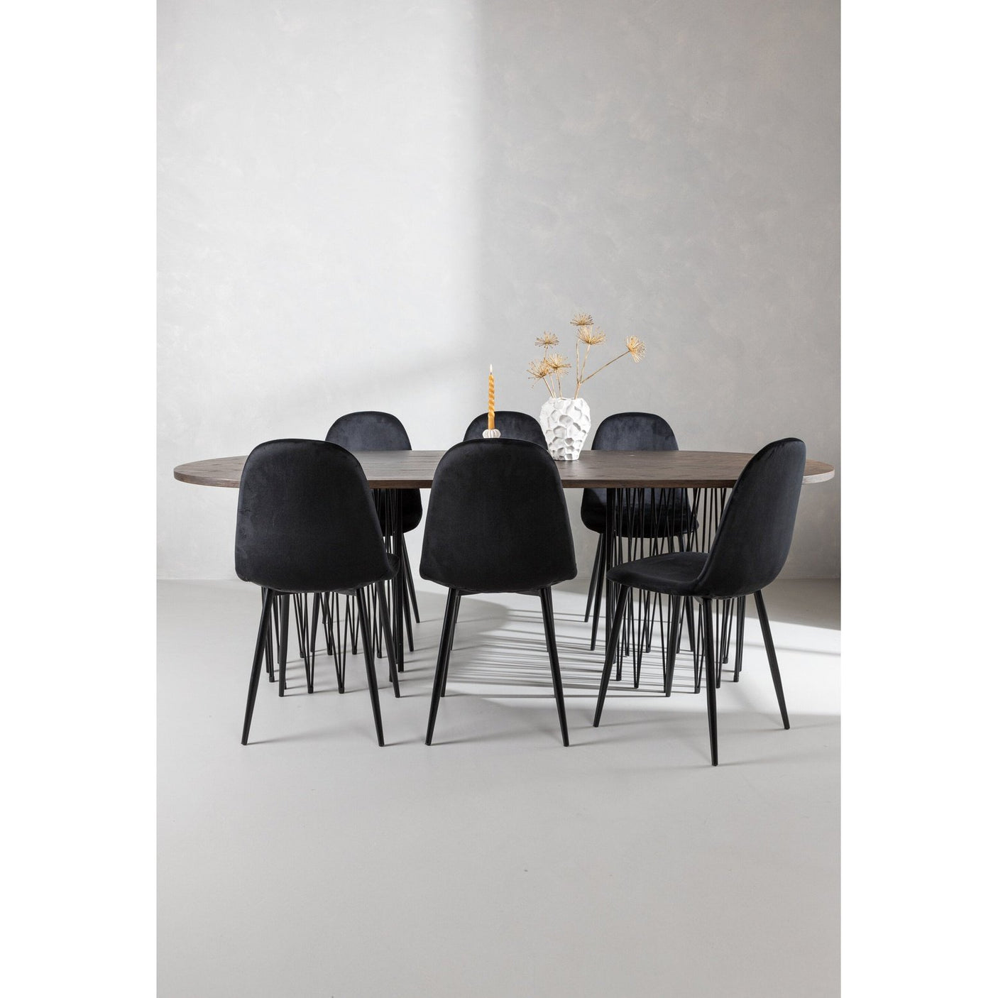 Stone ovalt spisebord + Polar spisestoler Venture Design Spisegruppe