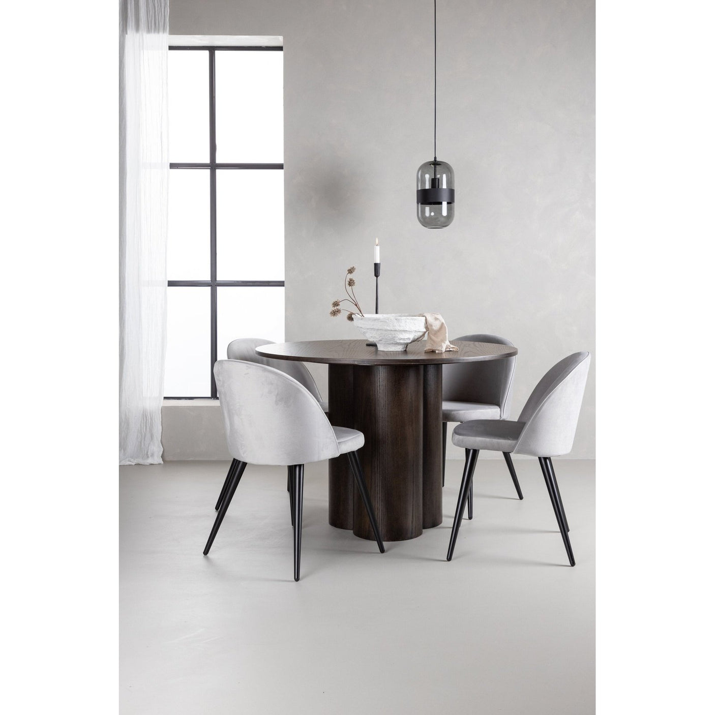 Olivia spisebord-/+ Velvet spisestoler Venture Design Spisegruppe
