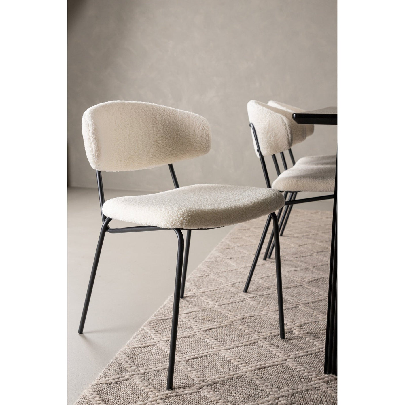 Vail spisebord + Chico spisestoler Venture Design Spisegruppe
