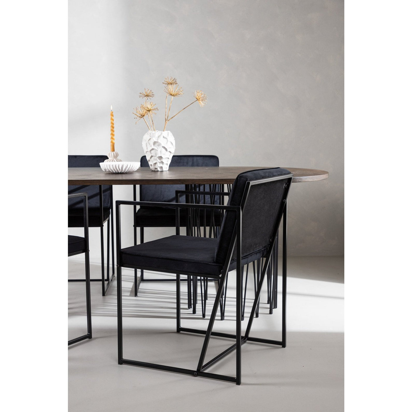 Stone ovalt spisebord + Richmond spisestoler Venture Design Spisegruppe