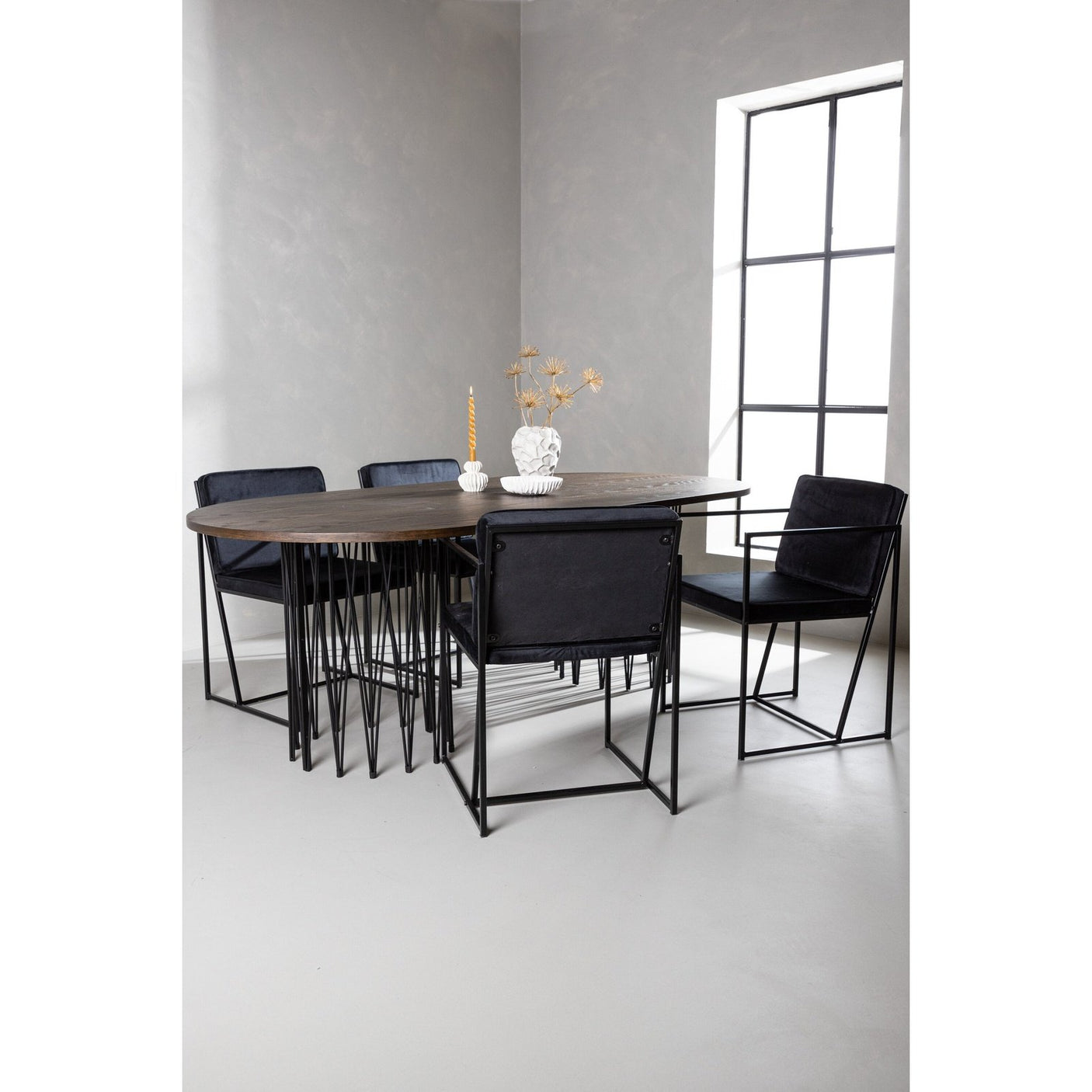 Stone ovalt spisebord + Richmond spisestoler Venture Design Spisegruppe