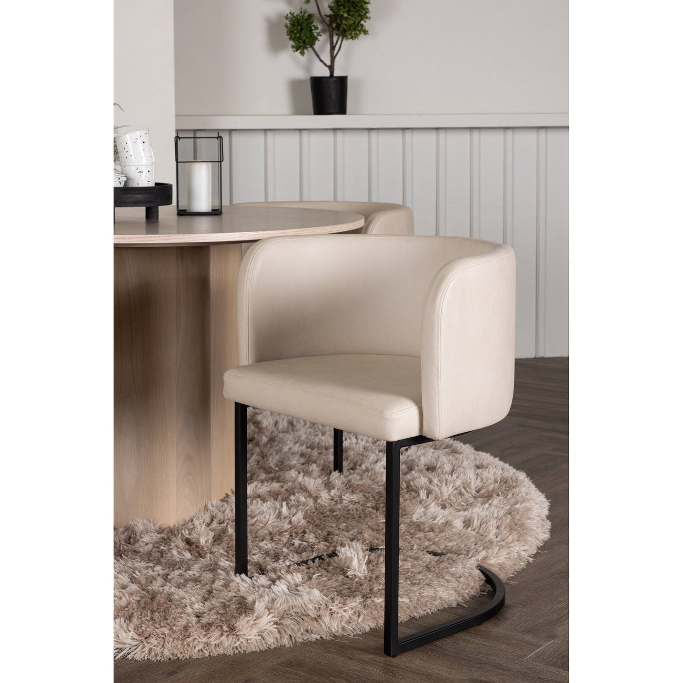 Olivia og Simrishman spisegruppe 4 stoler Venture Design Spisegruppe