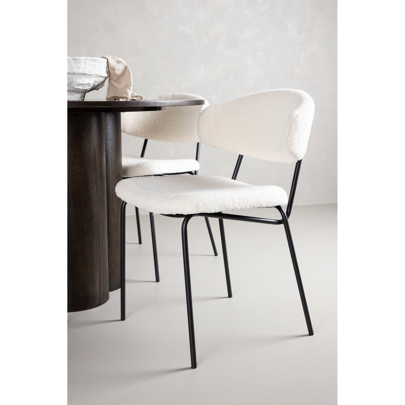 Olivia spisebord+ Chico spisestoler-/ Venture Design Spisegruppe
